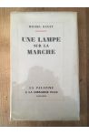 Une lampe sur la marche